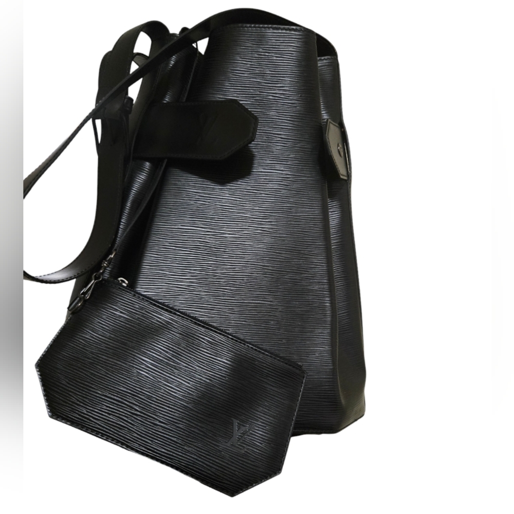 $2000 Authentic LOUIS VUITTON Epi Sac D'Epaule in Black. - Picture 3 of 17